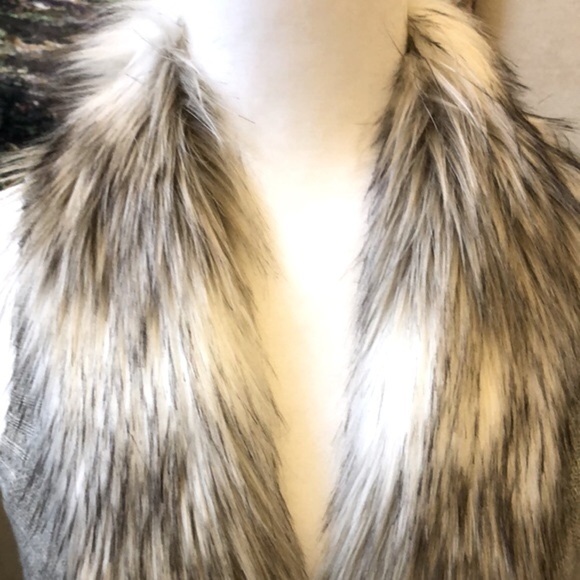 SKIES ARE BLUE  Open Front Waterfall Style Gray Knit Vest Faux Fur Trim Women Sm - Picture 14 of 16